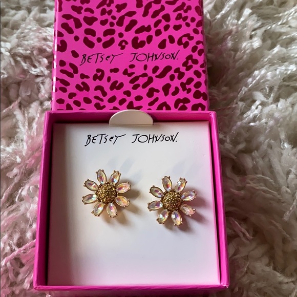 Betsey Johnson flower earrings - NWT - Picture 6 of 7